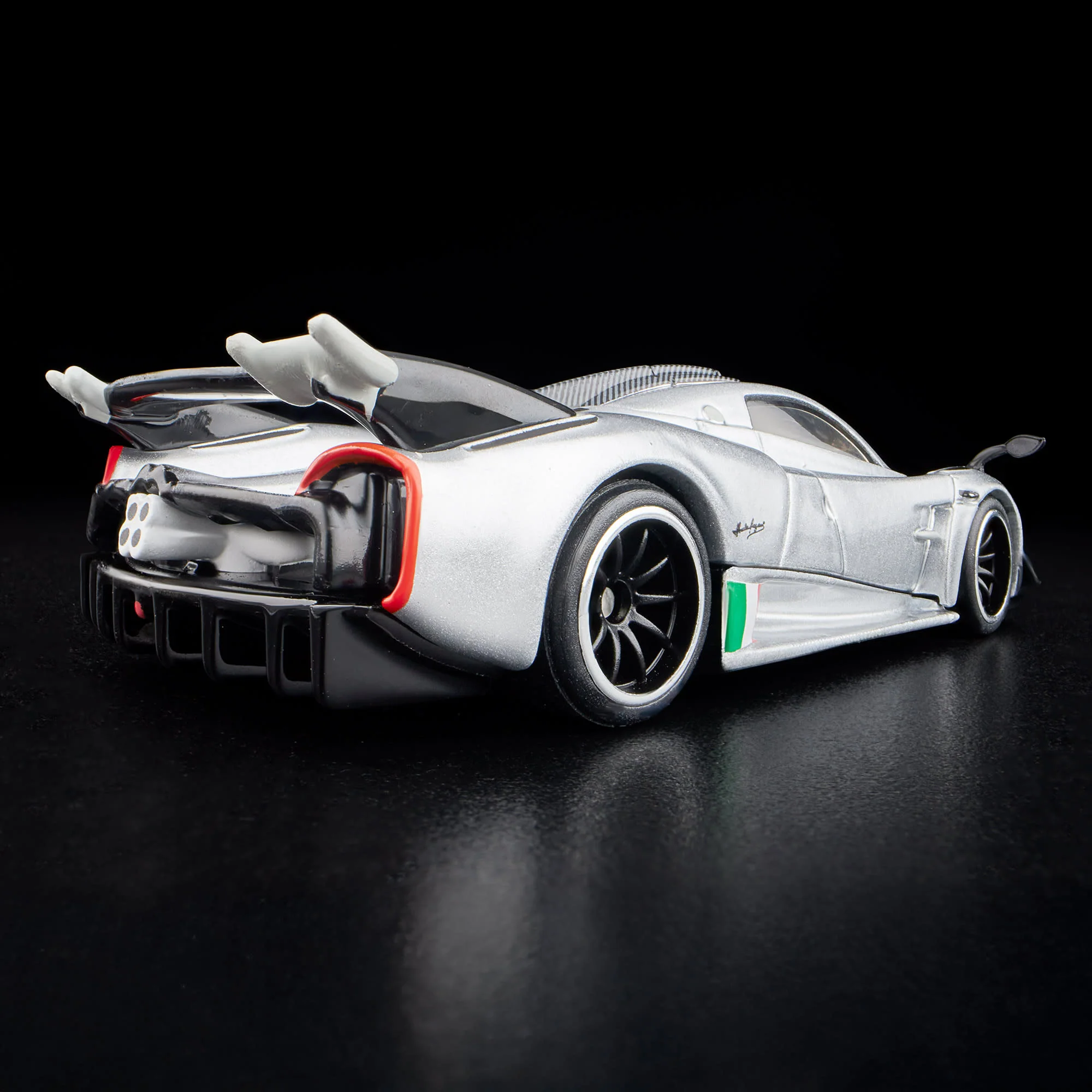 Hot Wheels RLC Exclusive ’21 Pagani Huayra R - Image 11