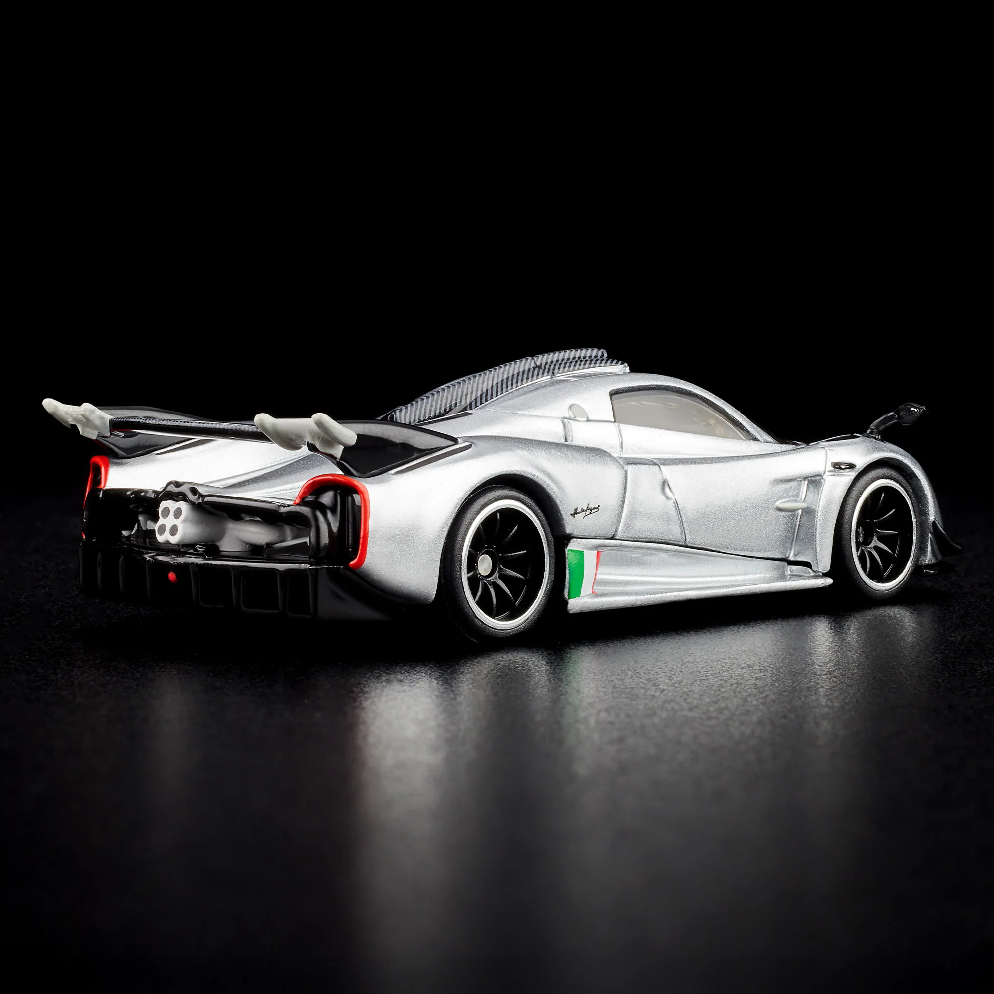 Hot Wheels RLC Exclusive ’21 Pagani Huayra R - Image 5