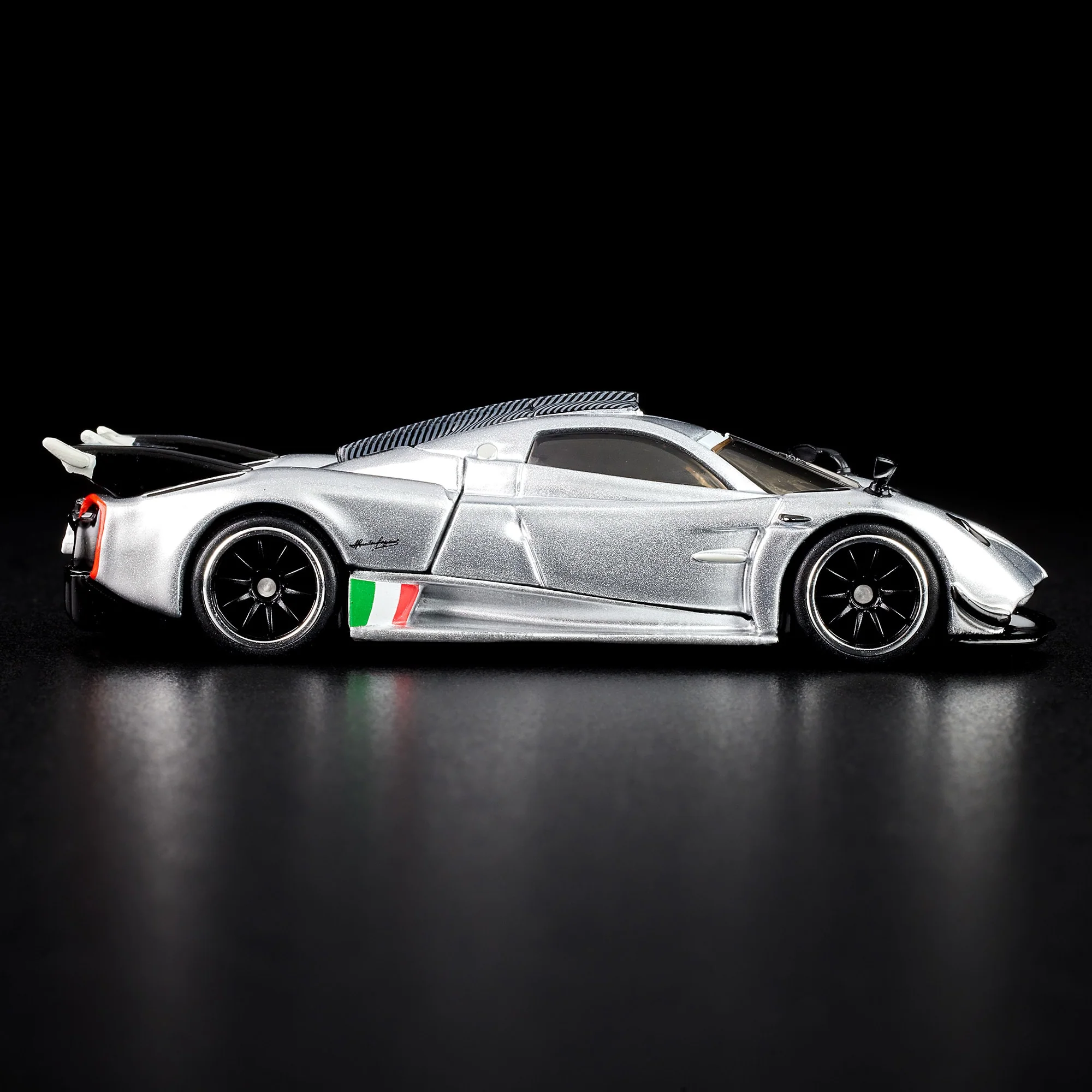 Hot Wheels RLC Exclusive ’21 Pagani Huayra R - Image 6